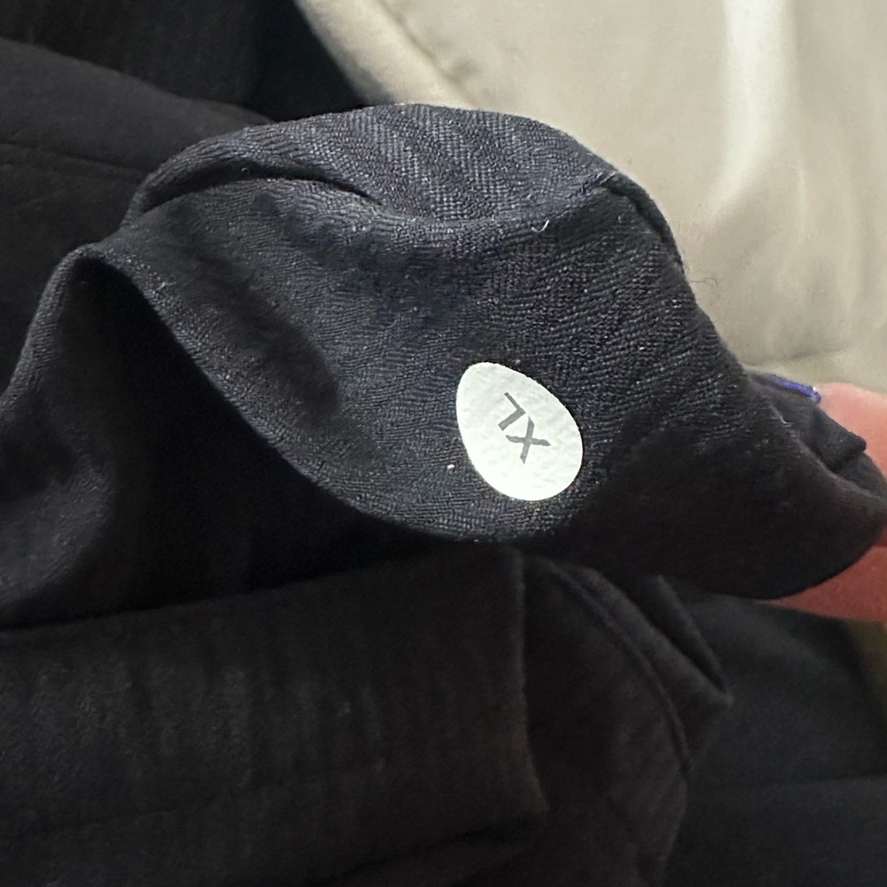 Lululemon Black XL - Picture 9 of 11